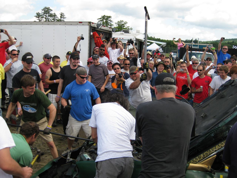 Illustration for article titled The 24 Hours Of LeMons New England 2009 Über Gallery, Part 4